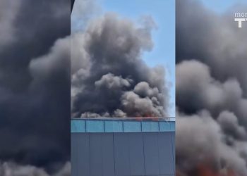 Gori trgovački centar Dalmare u Šibeniku!