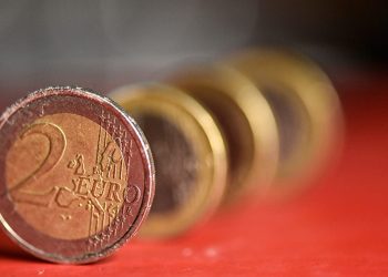 Gospodarstvo ove godine raste 3,3 posto, iduće pada na 2,8 posto