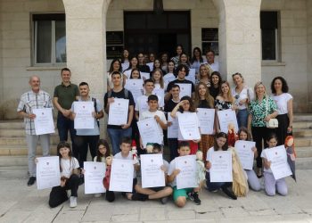 Grad Makarska uveo novčane nagrade za najbolje učenike
