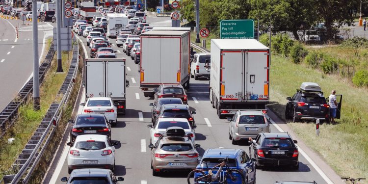 Gužve na zagrebačkoj obilaznici: Kolona duga 6 kilometara, promet posvuda pojačan