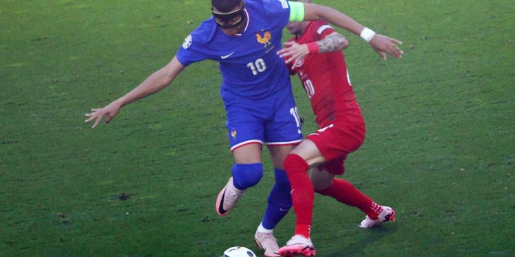 FRANCUZI U STRAHU Mbappe se požalio na masku: ‘Igranje je apsolutno užasno, horor, ali nemam izbora’ | NACIONAL.HR