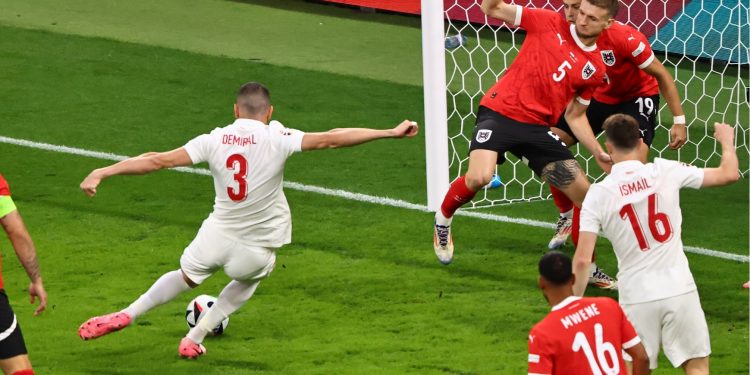 PREŽIVJELI AUSTRIJSKE NAPADE Turska slavi junaka Demirala | NACIONAL.HR