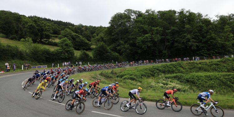 NEVJEROJATAN SLUČAJ Kažnjen jer je za vrijeme utrke poljubio suprugu i sina: ‘Naštetio je imidžu sporta’ | NACIONAL.HR