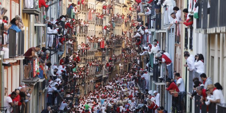 OPASNA TRADICIJA Šestero ozlijeđenih u prvoj ovogodišnjoj utrci s bikovima u Pamploni | NACIONAL.HR
