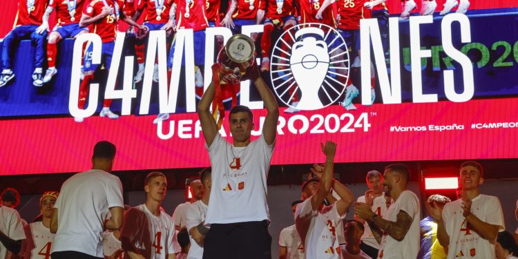 SPORNA PJESMA Najbolji igrač Eura pjevao ‘Gibraltar je španjolski’, stigla reakcija Velike Britanije | NACIONAL.HR