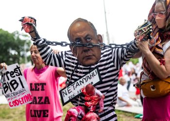 KARTONSKI LJESOVI Okupile se tisuće prosvjednika uoči Netanyahuovog obraćanja Kongresu | NACIONAL.HR