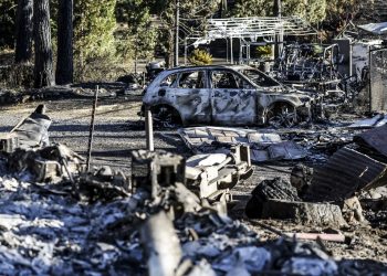 POSTAO NAJVEĆI Požar u Kaliforniji brzo se širi, nedjelja bi mogla donijeti olakšanje | NACIONAL.HR