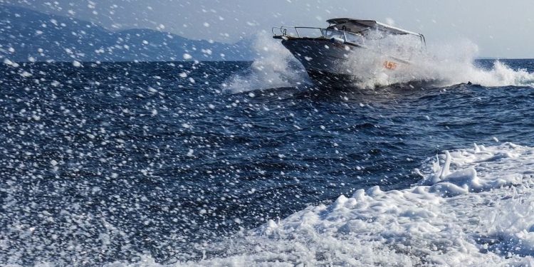 HVAR Gliser prešao preko noge muškarcu kojeg je vukao na kolutu za zabavu i teško ga ozlijedio