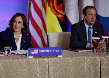 Harris bi očistio Bidenov tim – WSJ — RT World News