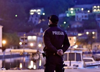 Horor na Korčuli: Unezvijeren došao kući pa pokušao ubiti djevojku i oteti bebu