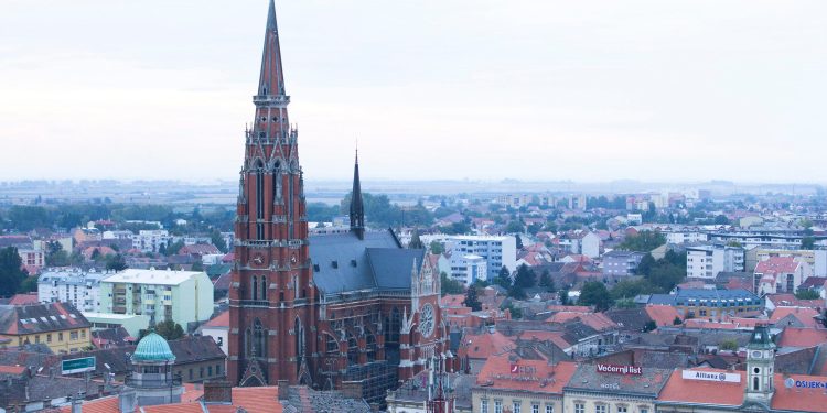 Hrvatsku i dalje prži povijesni toplinski val: Ipak, dio zemlje očekuje neugodno iznenađenje