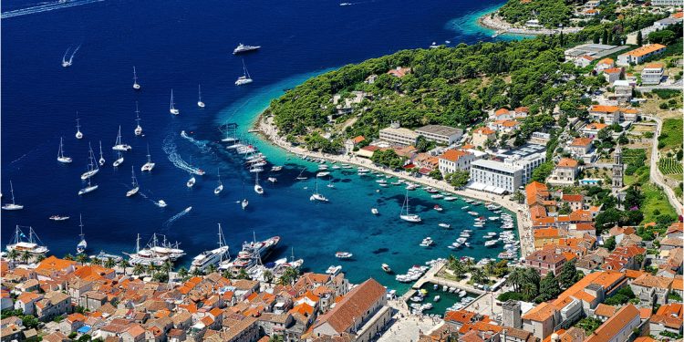 Hvar diže olimpijsku zastavu u čast Filipa Jurišića, svog prvog olimpijca