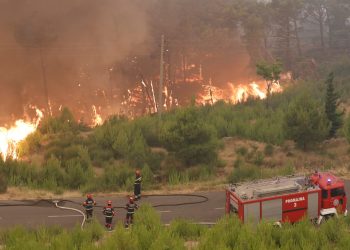 I dalje traje velika borba u Dalmaciji, vatra se širi prema NP Krka: ‘Turistima bi trebalo zabraniti ulazak!‘