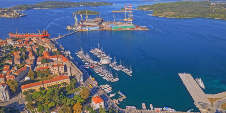 INJEKCIJA KAPITALA Vlada RH Uljaniku daruje nedovršen brod