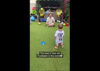 Ima dvije godine, ali je rođeni nogometaš: pogledajte svoje snimke!