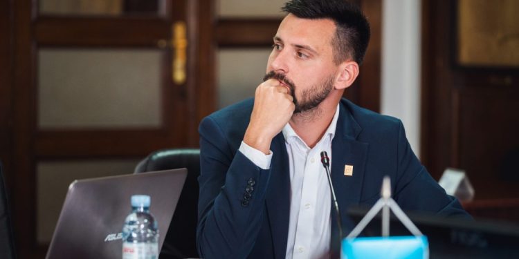 Ivošević odgovorio Bekavac: “Draga Lidija jel Jure vratia naknade? Zna li se šta?”
