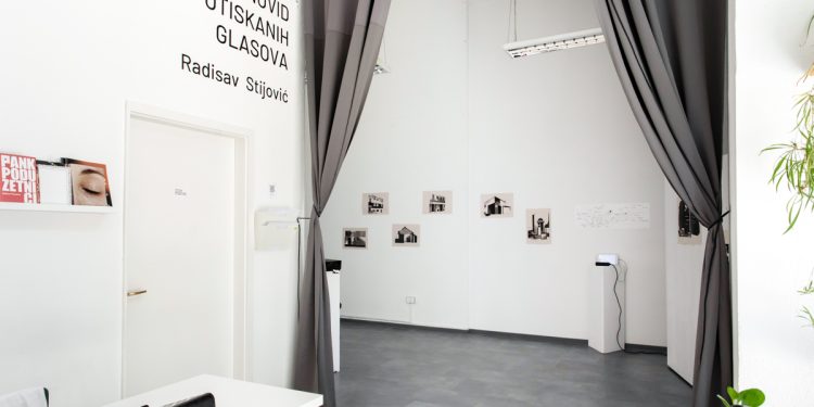 Izložba “Snovid otiskanih glasova” u Prostoru: Autorice ilegalnih tehnika Splita tijekom Narodnooslobodilačke borbe skrivale su zabranjene listove u steznicima i kašetama sa zeljem