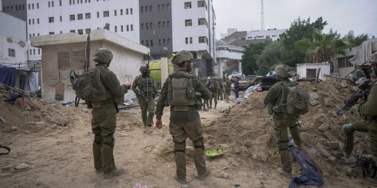 Izrael pustio ravnatelja bolnice Shifa, koji tvrdi da je bio zlostavljan u pritvoru