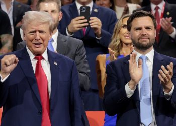 JD Vance je uspoređivao Trumpa s Hitlerom – što se promijenilo?  — RT Svjetske vijesti