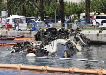 JOŠ NIJE UKLONJENA Pogledajte što je ostalo od jahte vlasnika Feala koja je izgorjela u Makarskoj
