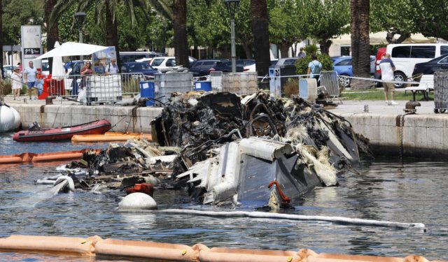 JOŠ NIJE UKLONJENA Pogledajte što je ostalo od jahte vlasnika Feala koja je izgorjela u Makarskoj