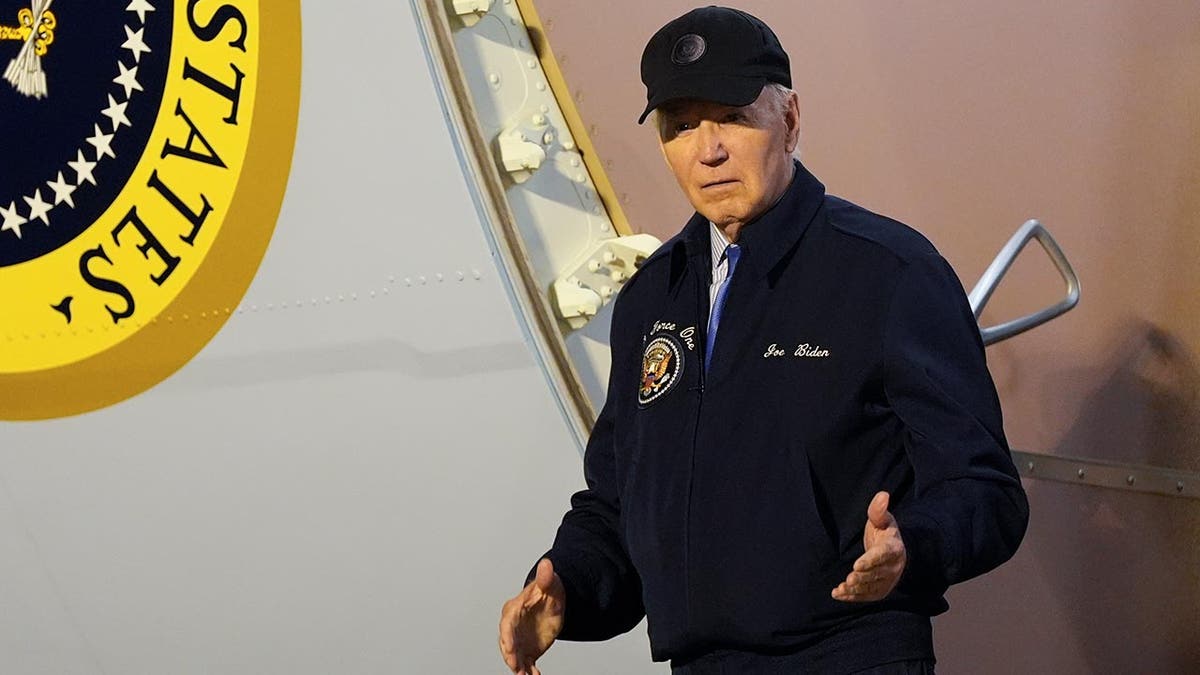 Joe Biden silazi iz Air Force Onea