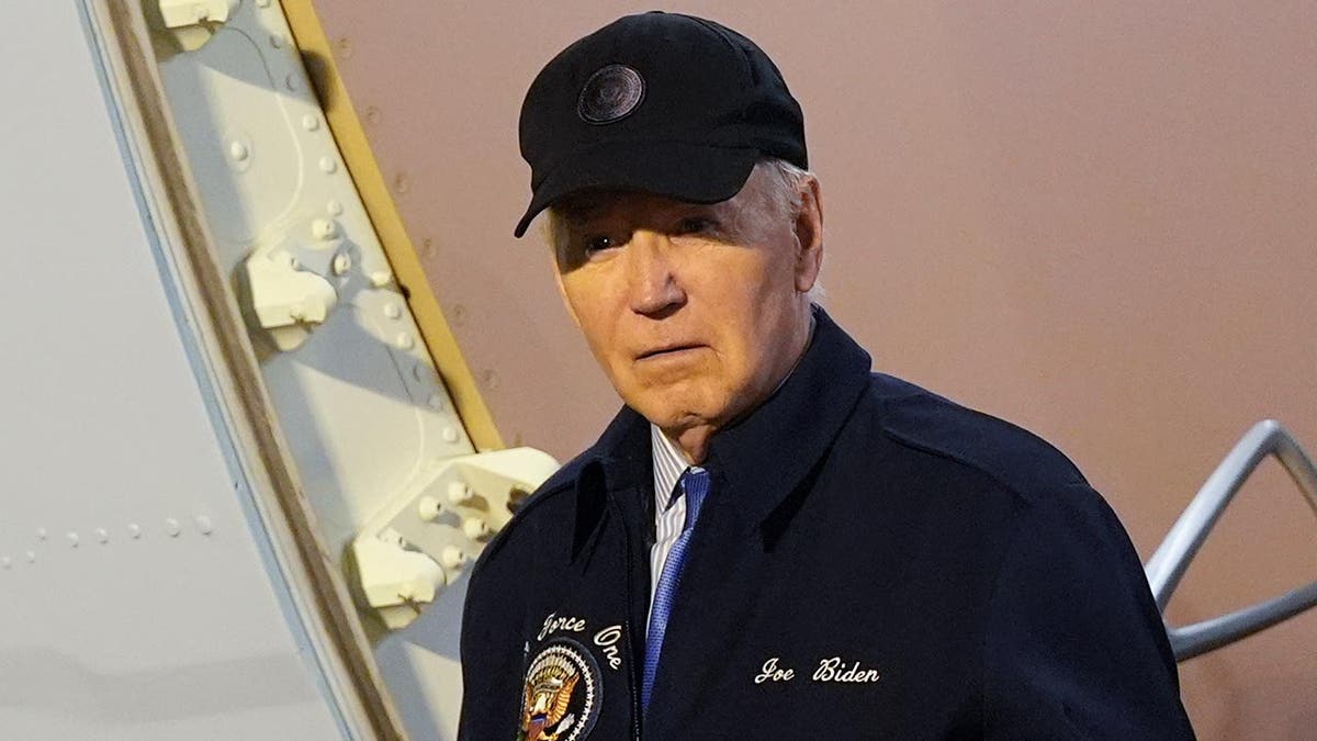 Joe Biden silazi iz Air Force Onea