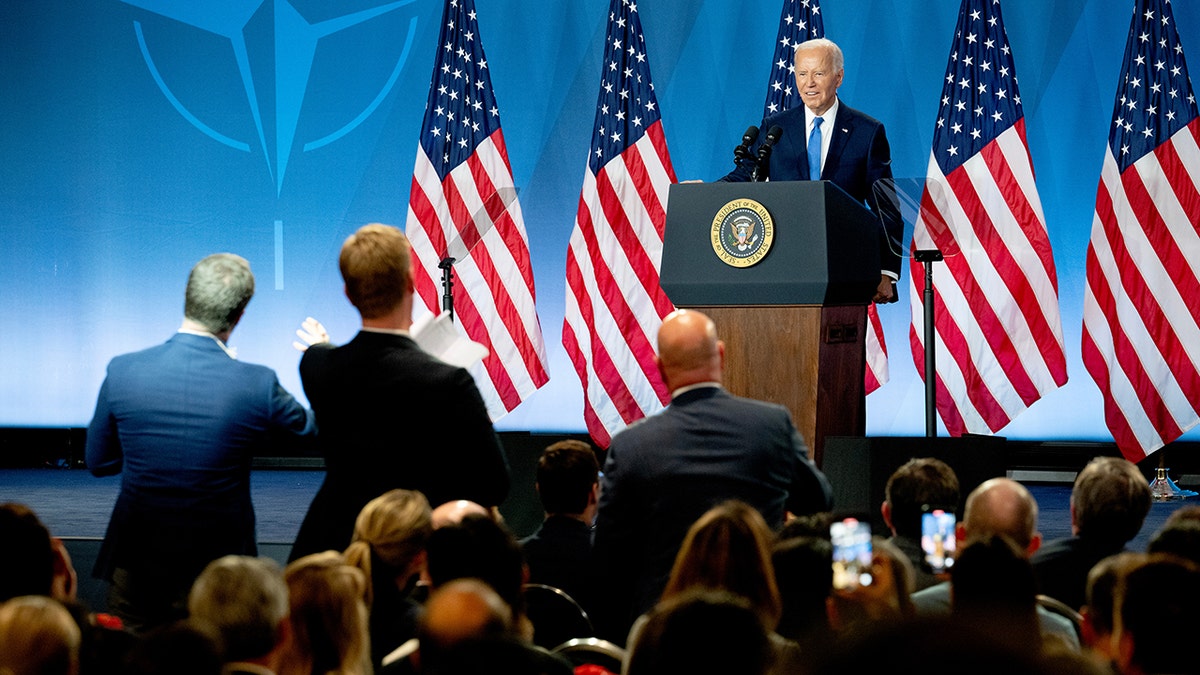 Joe Biden odgovara na pitanja na tiskovnoj konferenciji