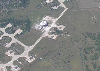 Još jedan ukrajinski borbeni zrakoplov uništen u ruskom napadu (VIDEO) — RT Rusija i bivši Sovjetski Savez