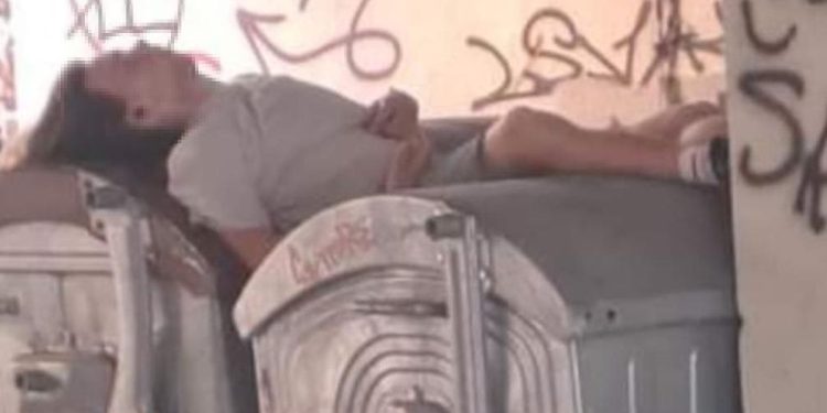 KAKAV PRIZOR Novo hit mjesto za spavanje očito su splitski kontejneri