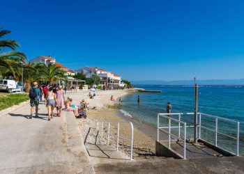 KAMEN IZ VODE,ČUVAR POLJA Divna izložba u Preku!