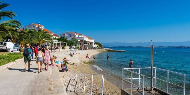 KAMEN IZ VODE,ČUVAR POLJA Divna izložba u Preku!