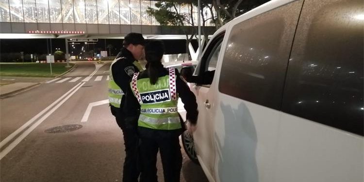 KAOS U PROMETU Vozač odbio test na droge, drugi pijan izazvao nesreću, treći vozio drogiran…