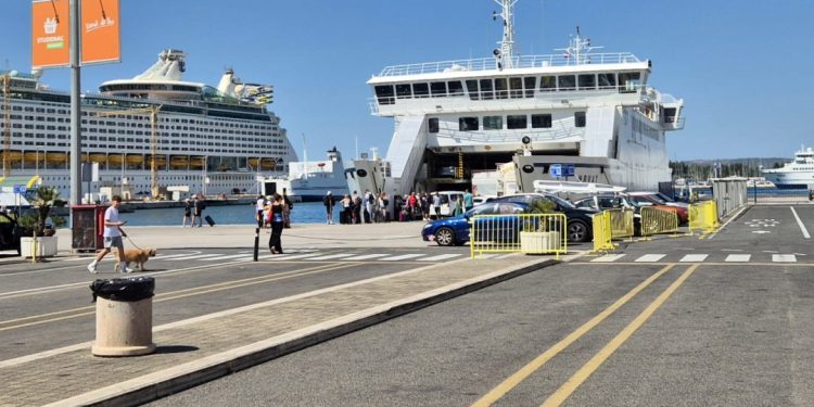 KOLAPS U SUPETRU “Za razliku od jučer na Oliveru ovdje nitko ne piva, već ljudi pucaju na živce”