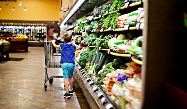 KOLIKO KOŠTA ŽIVOT U BiH Potrošačka košarica dosegnula rekordne iznose, obitelji izdvajaju više od prosječne plaće