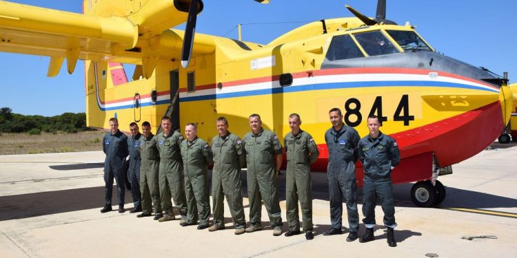 Kanader Hrvatskog ratnog zrakoplovstva vratio se iz Makedonije u Hrvatsku