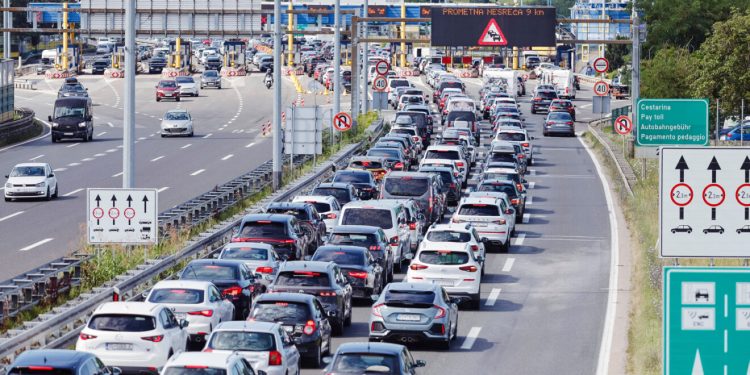 Kaos na naplatnim kućicama u Lučkom: Stvorila se kilometarska kolona, zastoj je i na A3