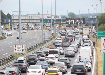Kilometarske kolone pred Zagrebom: Na cestama je kaos, prekinut promet kroz važan tunel