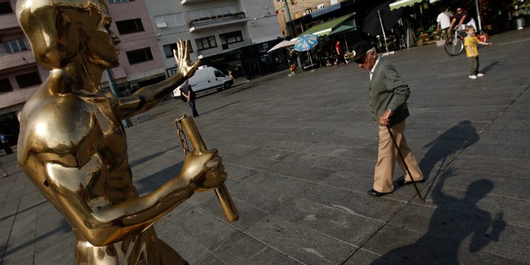 Kradljivcu kipa Brucea Leeja u Mostaru određena kazna: Dugo će odležati za to što je napravio