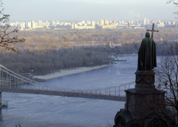 Kremlj: Rusija će morati odgovoriti na novu ukrajinsku pomorsku strategiju; kaos pri povlačenju s mostobrana na Dnjepru