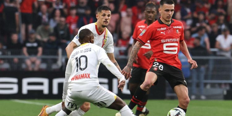 Le Fée u Romi, Massara kritizira igrača