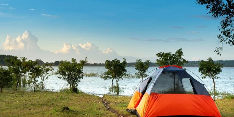 MALOLJETNI KRADLJIVCI Slovenci zatečeni u šatoru, ali ne njihovom!