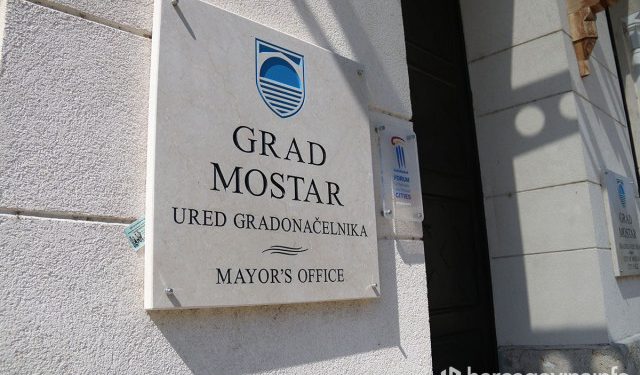 MJEŠTANI GUBAVICE I PIJESAKA “Kraci kriminalne hobotnice su zakucali i na vrata Gradskog vijeća”