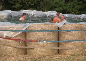 MLADIĆI IZ BiH POBIJEDILI VRUĆINU Osmislili bazen od sijena, on postao hit među mještanima