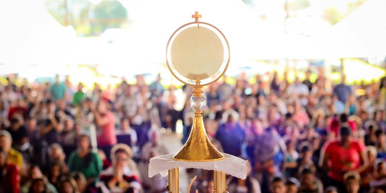 Mističan govor: Evo zašto svećenik na misi govori u prvom licu, ‘Ovo je moje tijelo’