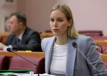 Mlada i šutljiva HDZ-ovka ponovno u saborskim klupama: Svaka njezina riječ vrijedi 18 eura