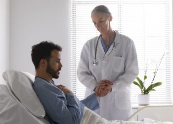 Mladić (20) pred ogledalom na sebi otkrio malu crnu točkicu: ‘Tad mi se život okrenuo naglavačke’