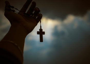 Moliš a ne dobivaš? ‘Ovo trebate napraviti kako bi molitva bila uslišena’