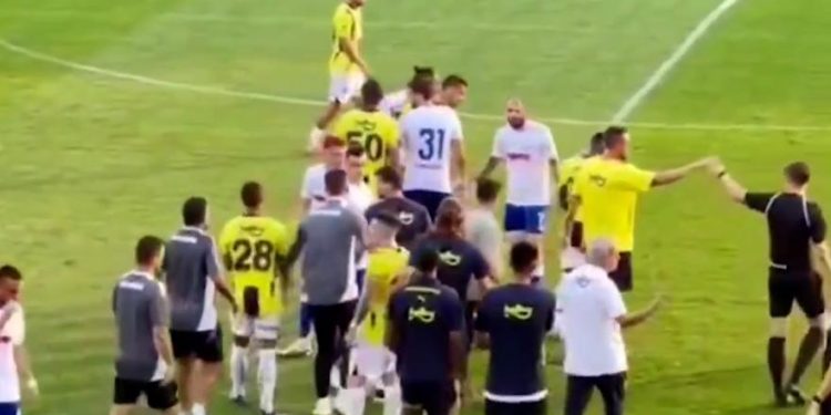 Mourinho i Gattuso na terenu: Prekinuli tučnjavu Fenerbahče-Hajduk Split