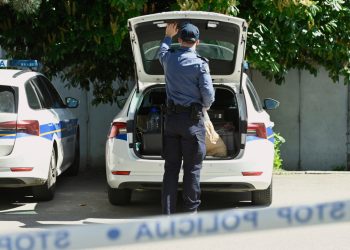 Muškarac iz Garešnice napao policajce sjekirom i nožem: Jedva ga svladali, a onda šok